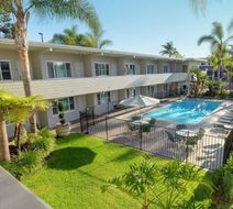 La Avenida Inn Pool