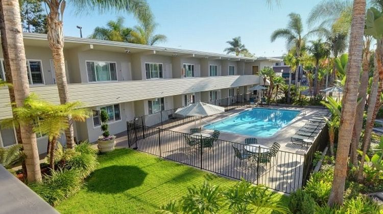 La Avenida Inn Pool