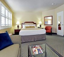 La Avenida Inn Suite