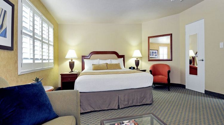 La Avenida Inn Suite