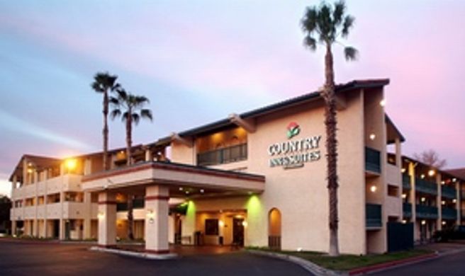 Motel 6 Ontario Exterior