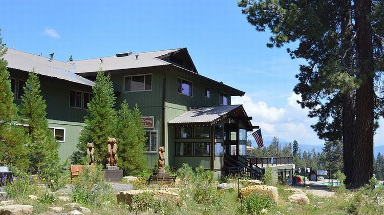 Montecito Sequoia Lodge Exterior