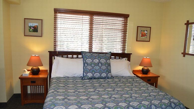 <b>Montecito Sequoia Lodge Room</b>