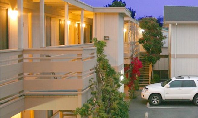 Monterey Fireside Lodge Exterior