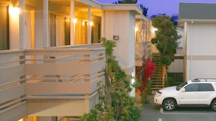 Monterey Fireside Lodge Exterior