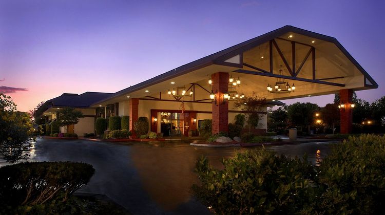 University Square Hotel Exterior