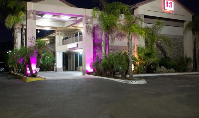 Ashlan Inn Exterior