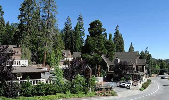 Saddleback Inn Exterior