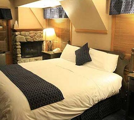 Saddleback Inn Room
