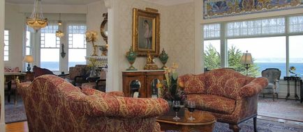 Seven Gables Inn Lobby