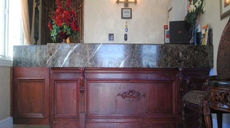 Travel Inn & Suites Lobby