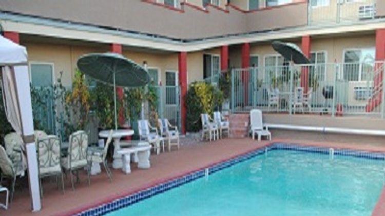 Travel Inn & Suites Pool