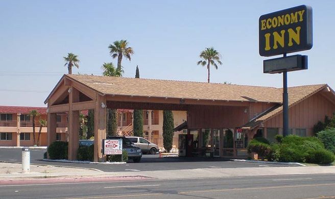 Howard Johnson by Wyndham at Barstow Exterior