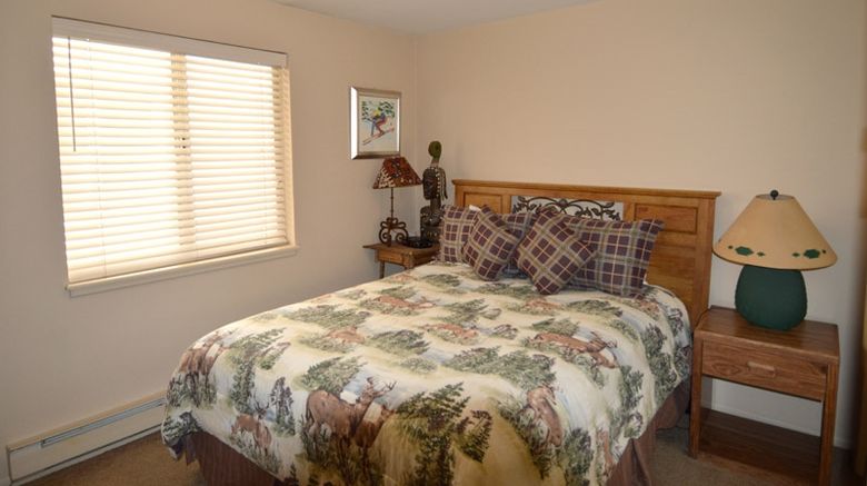 <b>Aspen Silverglo Room</b>