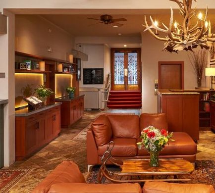 Aspen Square Condominium Hotel Lobby