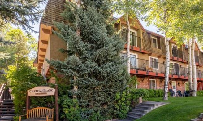 Chateau Blanc Condominiums Exterior