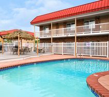 Days Inn by Wyndham, Montrose Pool