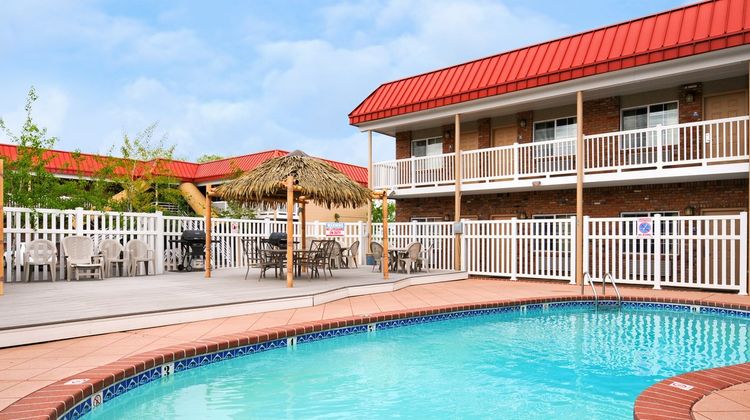 Days Inn by Wyndham, Montrose Pool
