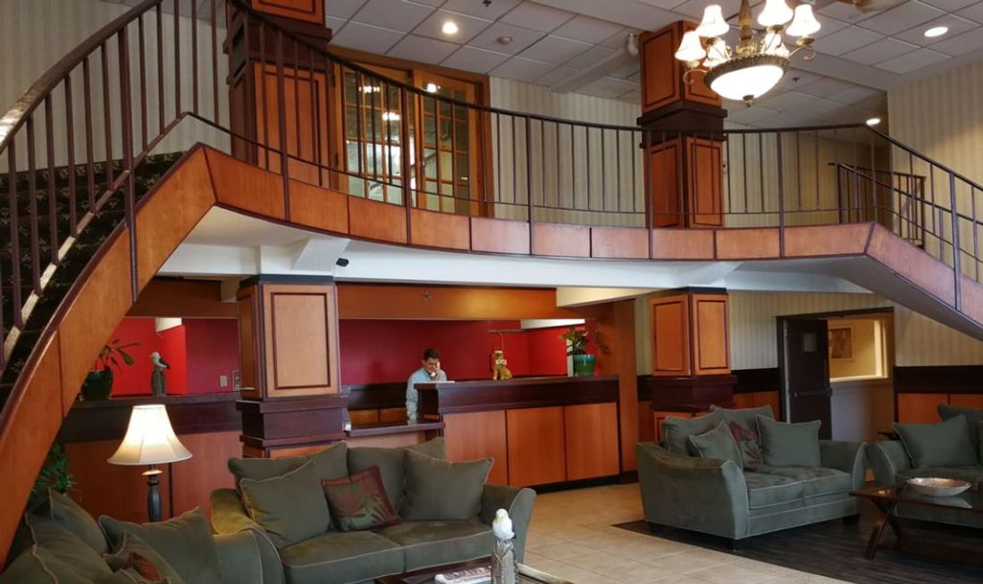 Mystic River Hotel & Suites Lobby
