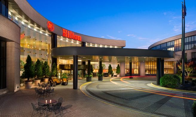 DoubleTree by Hilton Washington Dulles Exterior