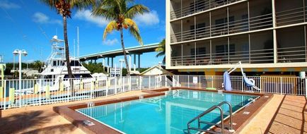 Anchorage Resort & Yacht Club Condo Assn Pool