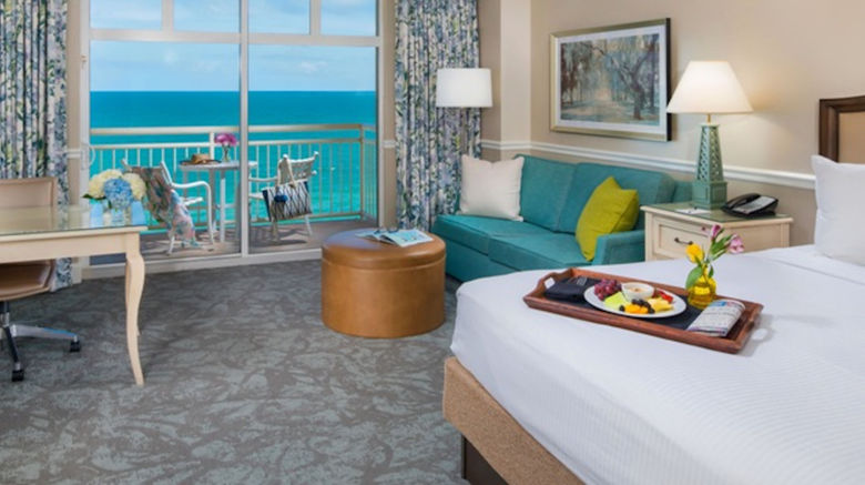 <b>The Shores Resort & Spa Room</b> <b>The Shores Resort & Spa Room</b>