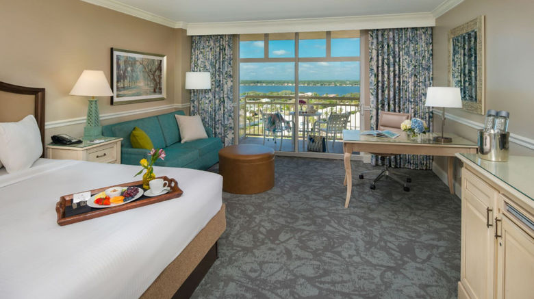 <b>The Shores Resort & Spa Room</b> <b>The Shores Resort & Spa Room</b>