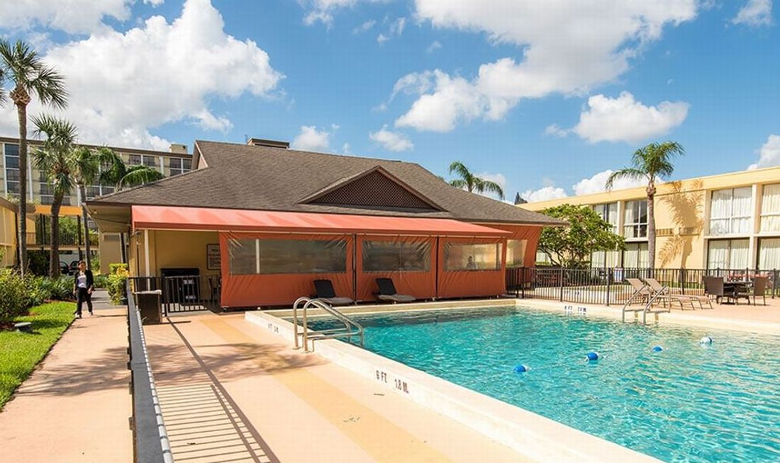 Floridian Express Hotel Pool