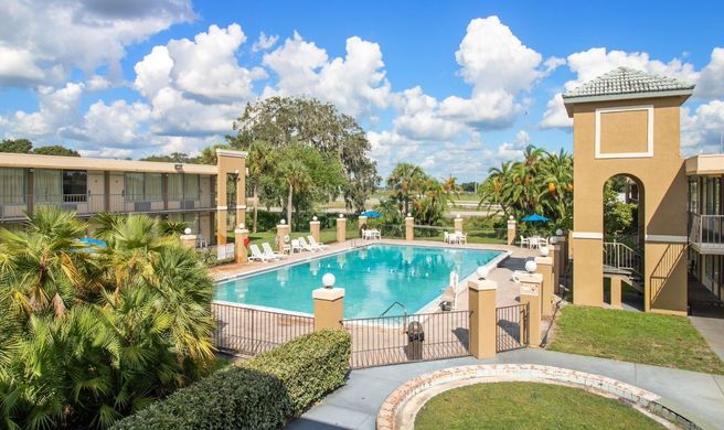 Stayable Suites Lakeland Exterior