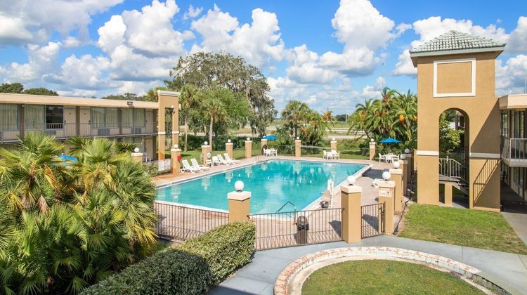 Stayable Suites Lakeland Exterior