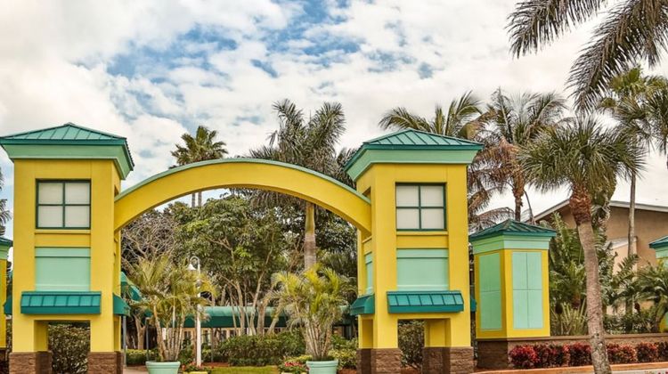 International Palms Resort & Conf Center Exterior