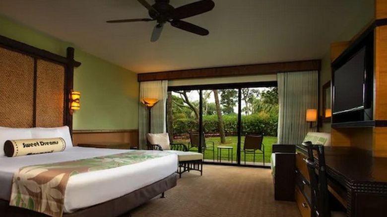 <b>Disney's Polynesian Resort Room</b>