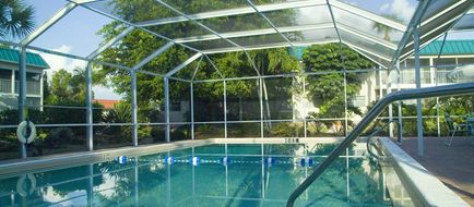 Sanibel Arms West Condominium Pool