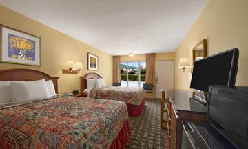 Rose Garden Inn & Suites