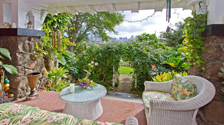 Manoa Valley Inn Restaurant