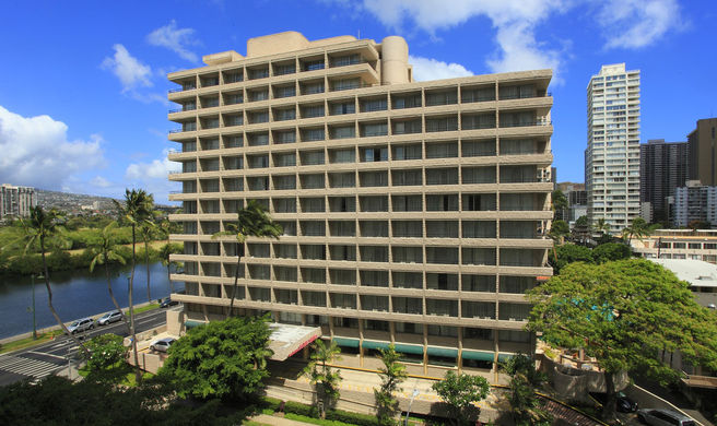 Wayfinder Waikiki Exterior
