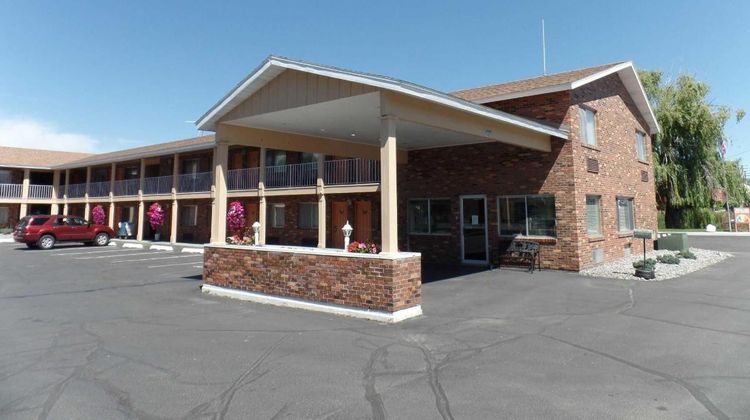 Henry Fork's Inn Exterior