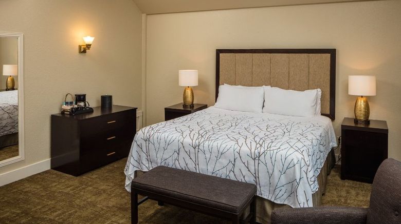 <b>Eagle Ridge Resort & Spa Room</b>