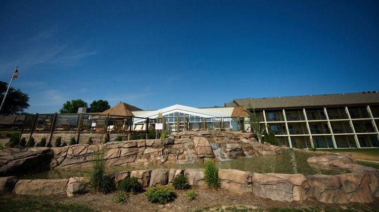 Fourwinds Lakeside Inn Marina Exterior