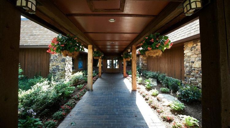 Fourwinds Lakeside Inn Marina Lobby
