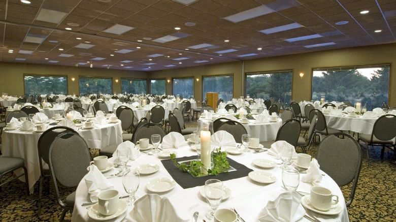 <b>Lake Okoboji Resort & Conference Center Banquet</b> <b>Lake Okoboji Resort & Conference Center Banquet</b>