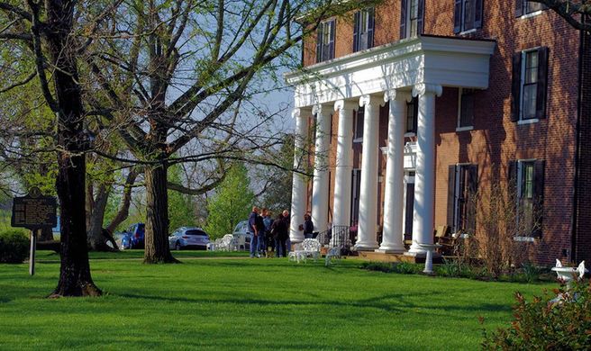 Beaumont Inn Exterior