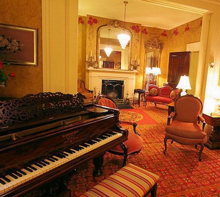 Beaumont Inn Lobby
