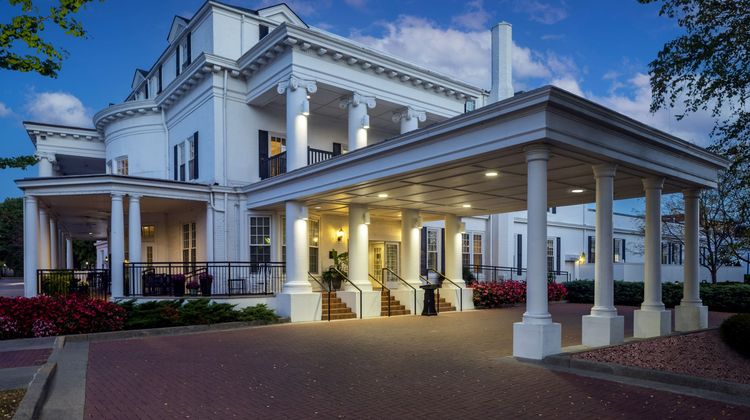Boone Tavern Hotel Exterior