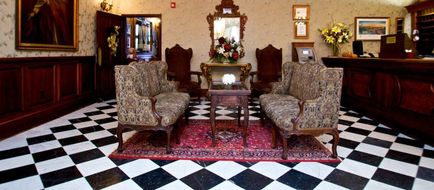 Le Richelieu in the French Quarter Lobby
