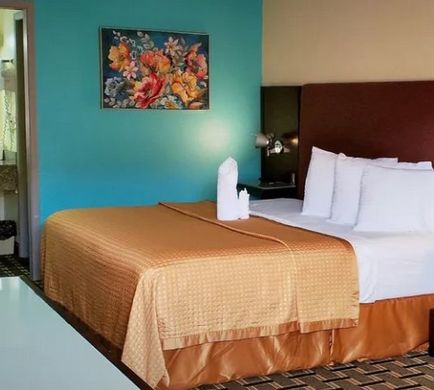 Discovery Inn & Suites Lafayette Room