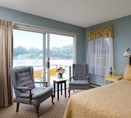 Dockside Guest Quarters Room