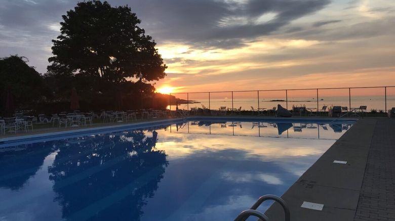 <b>Stage Neck Inn Pool</b>