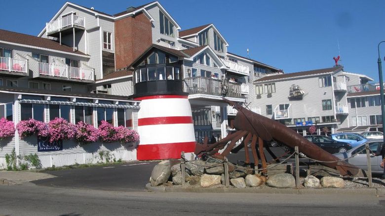 <b>Trade Winds Motor Inn Exterior</b>