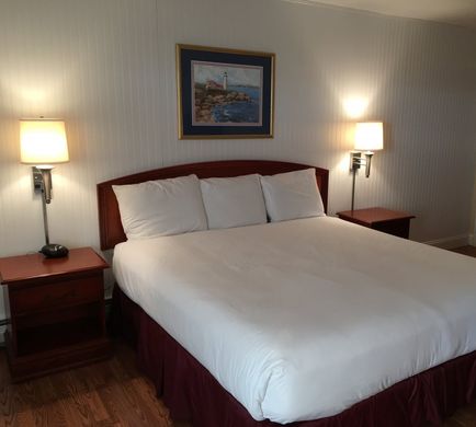 Trade Winds Motor Inn Room